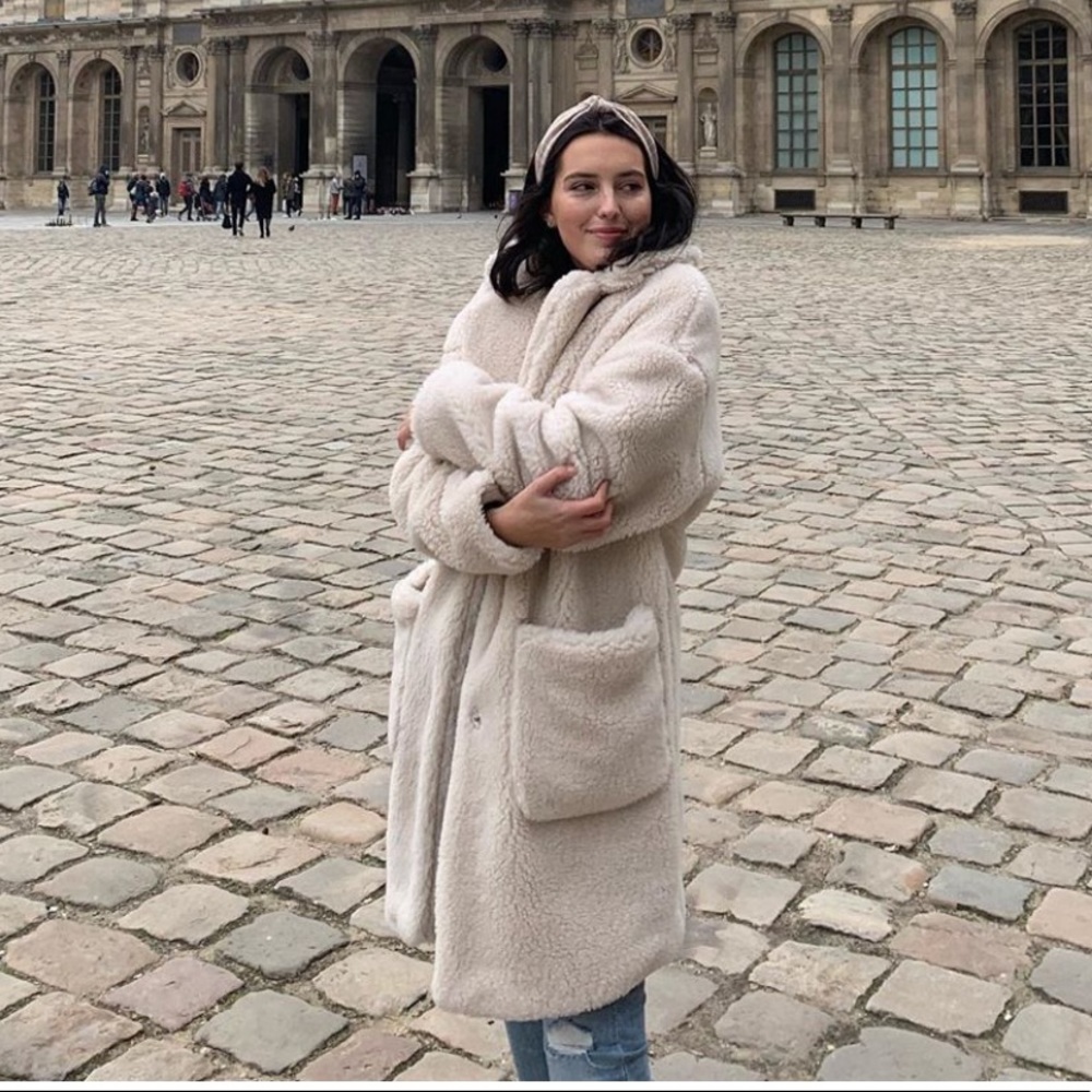 Oversized BCBG Teddy coat - Picture 2 of 5